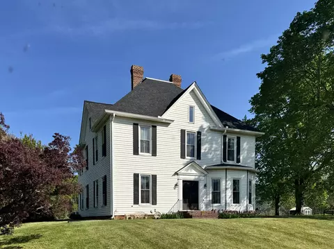 Exterior - 17749 Main St, Buchanan, VA 24066 photo 9 of 12