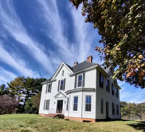 Exterior - 17749 Main St, Buchanan, VA 24066 photo 6 of 12