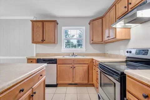 Kitchen - 1702 Elbert Dr, Roanoke, VA 24018 photo 7 of 8