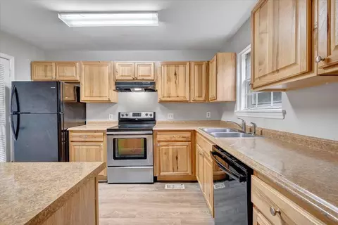 Kitchen - 1702 Elbert Dr, Roanoke, VA 24018 photo 2 of 8