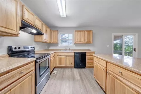 Kitchen - 1702 Elbert Dr, Roanoke, VA 24018 photo 3 of 8