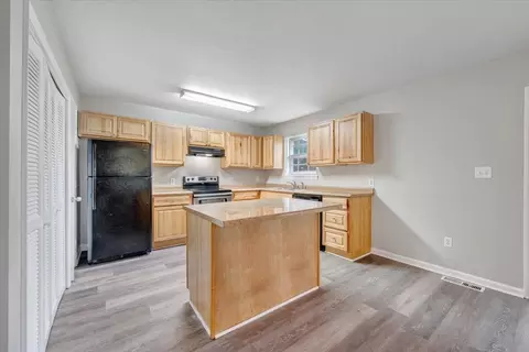 Kitchen - 1702 Elbert Dr, Roanoke, VA 24018 photo 1 of 8