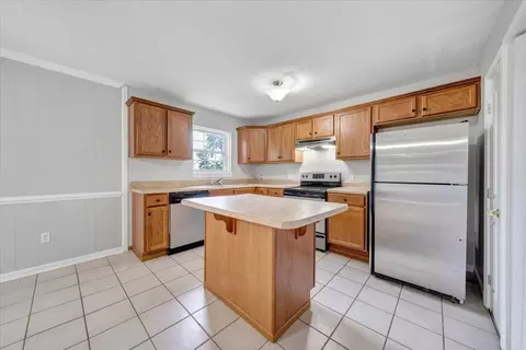 Kitchen - 1702 Elbert Dr, Roanoke, VA 24018 photo 6 of 8