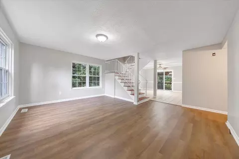Living - 1702 Elbert Dr, Roanoke, VA 24018 photo 4 of 4