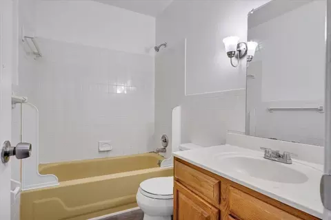 Bath - 1702 Elbert Dr, Roanoke, VA 24018 photo 2 of 4