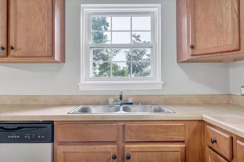 Kitchen - 1702 Elbert Dr, Roanoke, VA 24018 photo 8 of 8