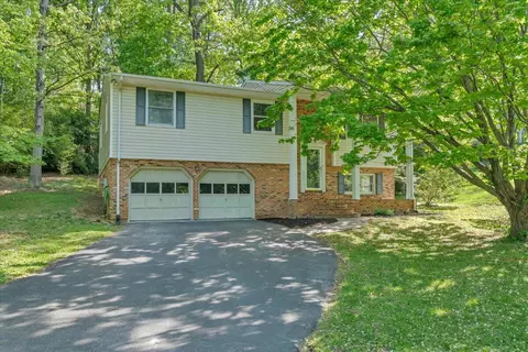 56 Heather Ln, Troutville, VA 24175