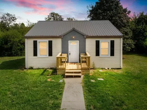 48 Upland Dr, Salem, VA 24153