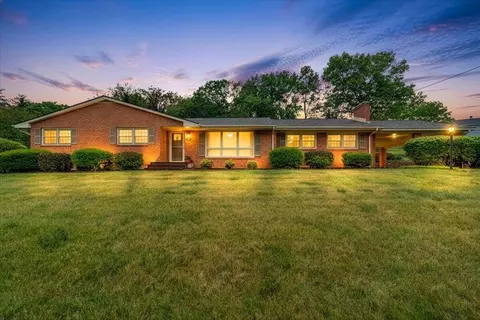 5105 Medmont Cir SW, Roanoke, VA 24018