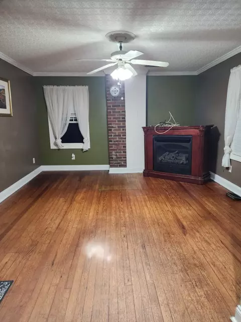 Living - 40 River Rd, Buchanan, VA 24066 photo 2 of 3