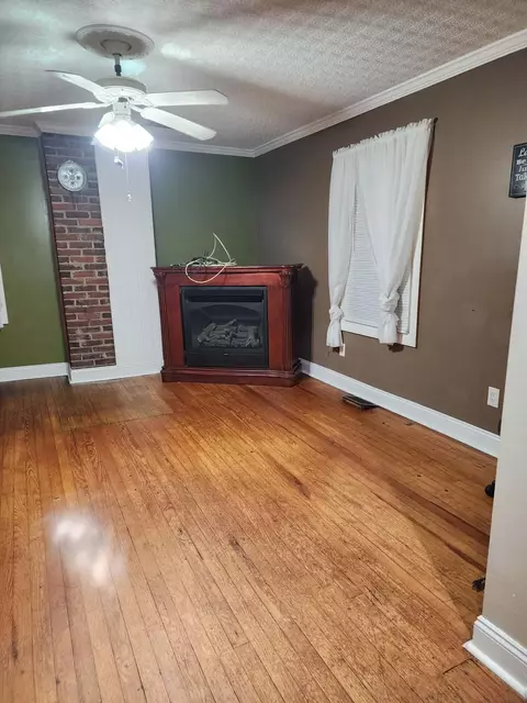 Living - 40 River Rd, Buchanan, VA 24066 photo 1 of 3