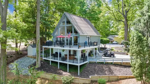 890 Long Island Dr, Moneta, VA 24121