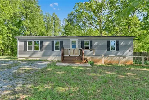 2728 Lipscomb Rd, Moneta, VA 24121