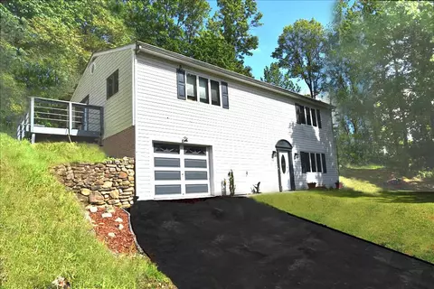 102 Keswick Farm Rd, Troutville, VA 24175
