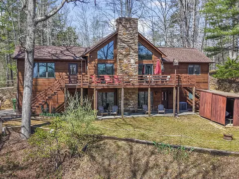 204 E Beaver Dam Ct, Goodview, VA 24095