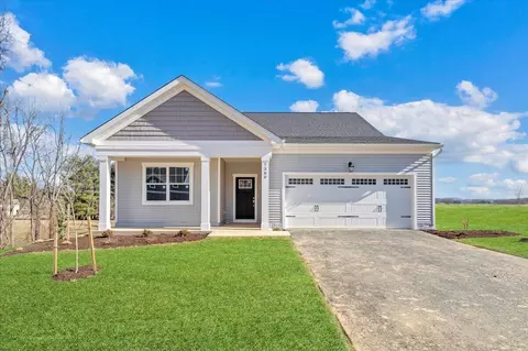 7380 Kings Pointe Dr, Fairlawn, VA 24141