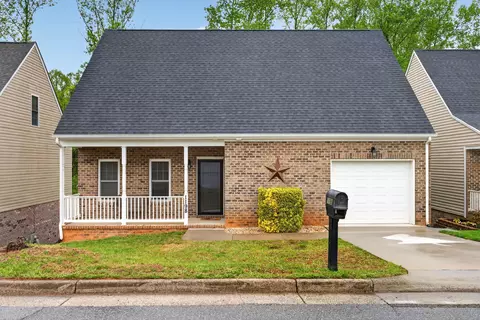 1198 Crest Ridge Dr, Bedford, VA 24523