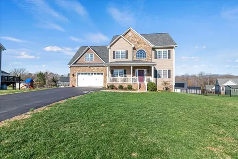 1234 Autumn Run Dr, Forest, VA 24551