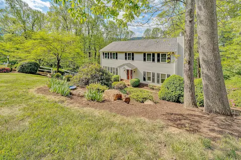 6640 Parkway Dr, Roanoke, VA 24018
