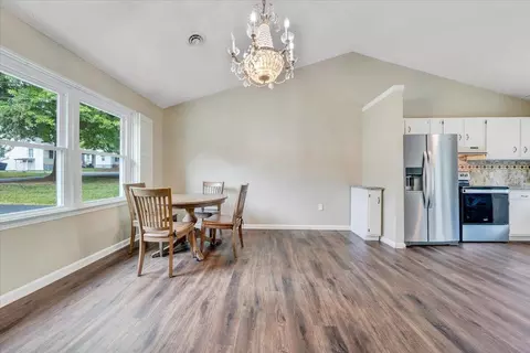 Dining - 1333 Thomason Rd SE, Roanoke, VA 24014 photo 2 of 4