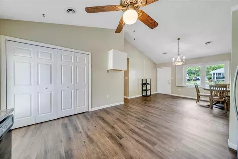 Entry Way - 1333 Thomason Rd SE, Roanoke, VA 24014 photo 2 of 2