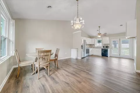 Dining - 1333 Thomason Rd SE, Roanoke, VA 24014 photo 1 of 4