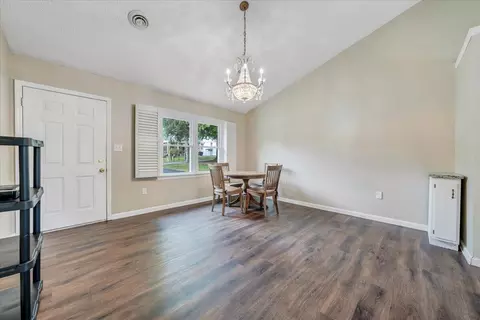 Dining - 1333 Thomason Rd SE, Roanoke, VA 24014 photo 3 of 4