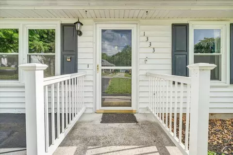Exterior - 1333 Thomason Rd SE, Roanoke, VA 24014 photo 4 of 15