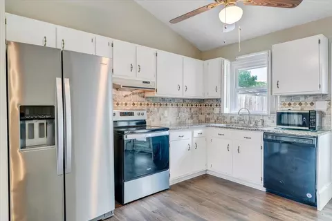 Kitchen - 1333 Thomason Rd SE, Roanoke, VA 24014 photo 1 of 3