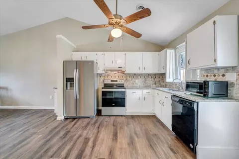 Kitchen - 1333 Thomason Rd SE, Roanoke, VA 24014 photo 3 of 3