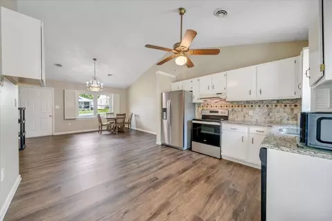 Entry Way - 1333 Thomason Rd SE, Roanoke, VA 24014 photo 1 of 2