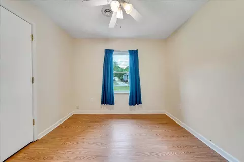 Bedroom - 1333 Thomason Rd SE, Roanoke, VA 24014 photo 2 of 7