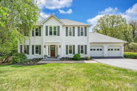2932 W Club Dr, Salem, VA 24153