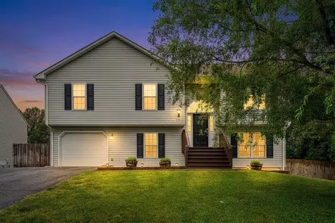 5313 Greentree Ln, Roanoke, VA 24019