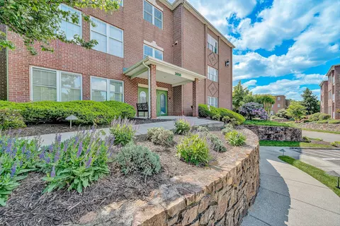 3050 Mcvitty Forest Dr #106, Roanoke, VA 24018