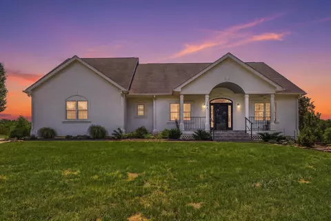 104 Pointe O Woods Dr, Huddleston, VA 24104