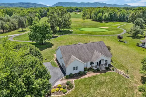 104 Pointe O Woods Dr, Huddleston, VA 24104
