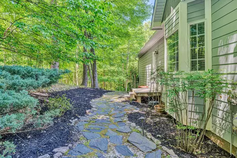 Exterior - 100 Waterside Dr, Moneta, VA 24121 photo 6 of 13