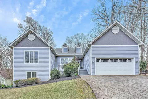 100 Waterside Dr, Moneta, VA 24121