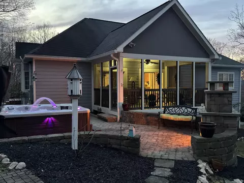 Exterior - 100 Waterside Dr, Moneta, VA 24121 photo 9 of 13