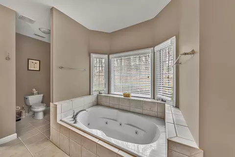 Bath - 100 Waterside Dr, Moneta, VA 24121 photo 2 of 4