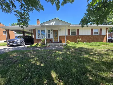 912 Hemlock Rd, Salem, VA 24153