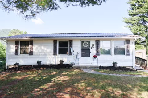 36 Railroad Ave, New Castle, VA 24127