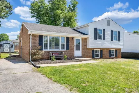 4654 Long Acre Dr NE, Roanoke, VA 24019
