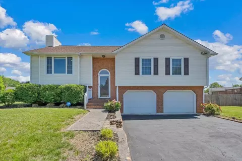 1010 Barrens Village Ln, Roanoke, VA 24019