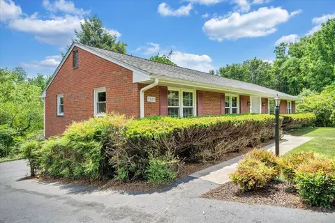 3530 Holland Dr, Roanoke, VA 24018