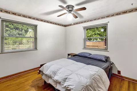 Bedroom - 2015 Evergreen Rd, Covington, VA 24426 photo 3 of 7