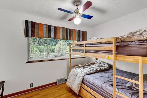 Bedroom - 2015 Evergreen Rd, Covington, VA 24426 photo 1 of 7