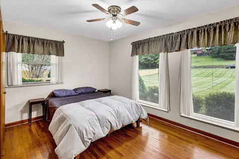 Bedroom - 2015 Evergreen Rd, Covington, VA 24426 photo 5 of 7