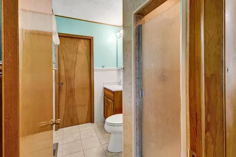 Bath - 2015 Evergreen Rd, Covington, VA 24426 photo 2 of 2